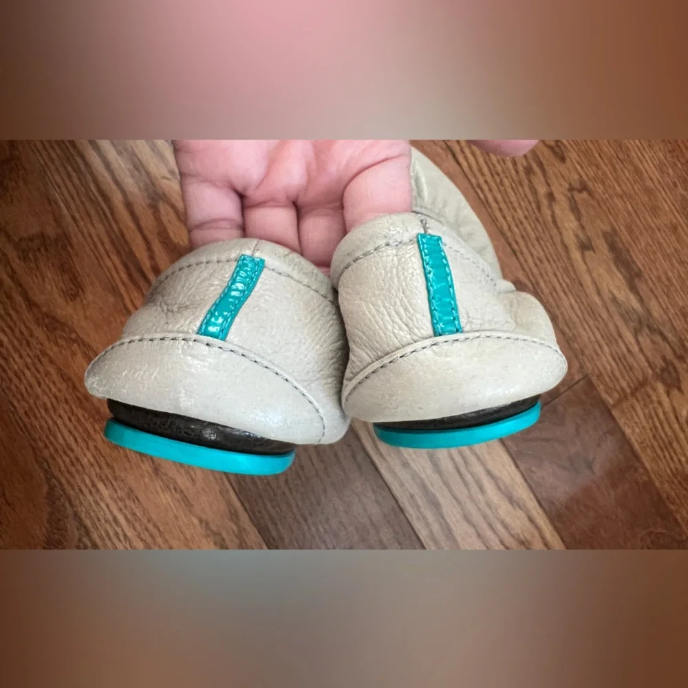 Tieks Taupe Ballet Flat Shoes Sz 7 - Picture 6 of 8